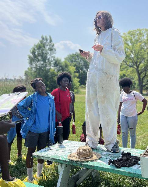 Summer intern teaching at the SAP.